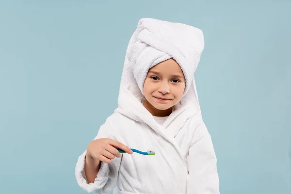 Niño Feliz Albornoz Toalla Cabeza Sosteniendo Cepillo Dientes Con Pasta — Foto de Stock