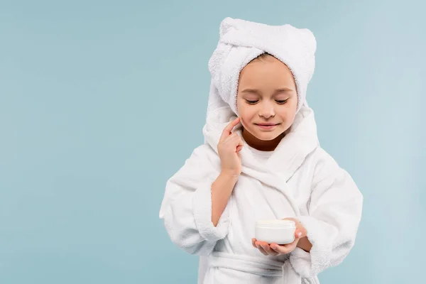 Niño Sonriente Recipiente Celebración Del Albornoz Aplicación Productos Cosméticos Aislados — Foto de Stock