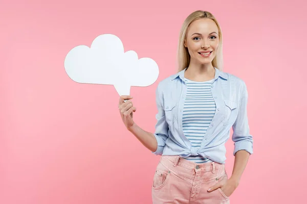 Mujer Rubia Feliz Sosteniendo Burbuja Pensamiento Mientras Está Pie Con — Foto de Stock