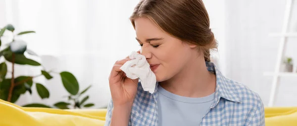 Woman Allergy Having Snuffle Home Banner — 스톡 사진