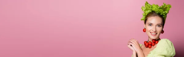 Чарівна Жінка Капелюсі Намисто Сережки Овочів Рожевому Банер — стокове фото