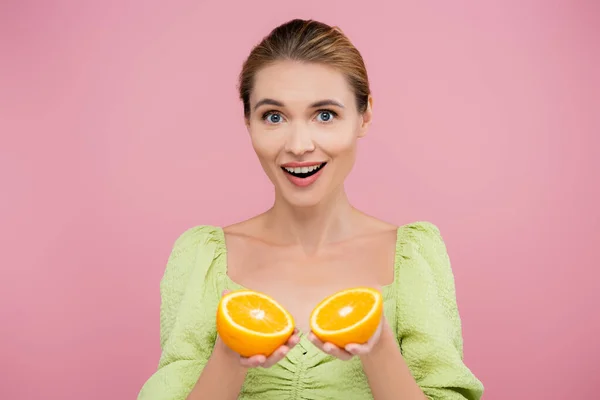 Amazed Woman Holding Halves Ripe Fresh Orange Isolated Pink — Stock Photo, Image