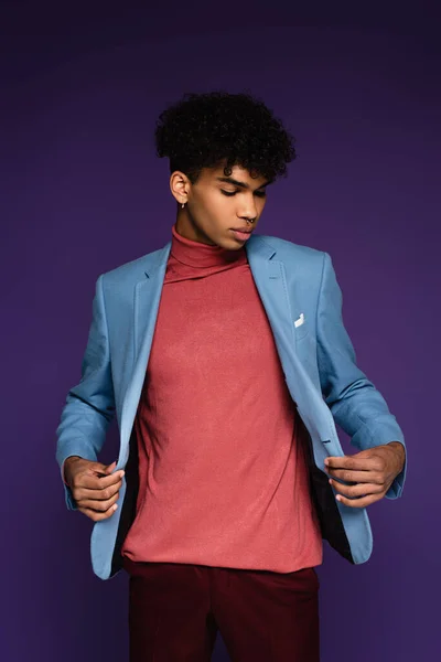 Young African American Man Adjusting Blue Blazer Purple — Stock Photo, Image