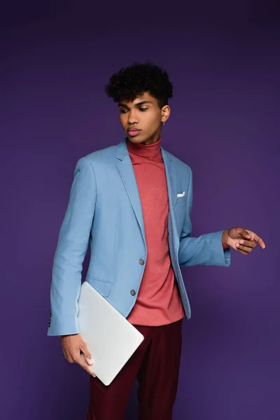 African American Man Blue Blazer Holding Laptop Purple — Stock Photo, Image