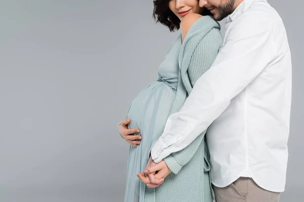 Recortado Vista Hombre Abrazando Embarazada Esposa Aislado Gris — Foto de Stock