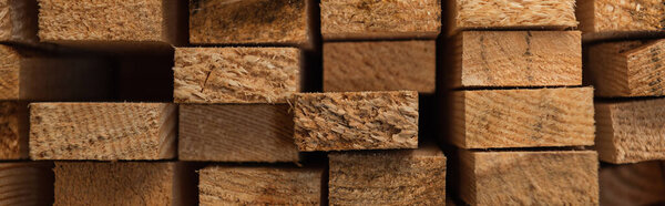 фон из натуральной, штабелированной древесины лиственных пород, баннер