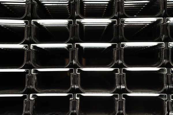 Черный Фон Металлическими Конструктивными Элементами Вид Сверху — стоковое фото