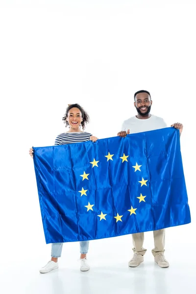 Młoda Afrykańska Para Uśmiecha Się Kamery Trzymając Flagę Unii Europejskiej — Zdjęcie stockowe
