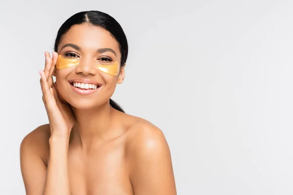 Alegre Africana Americana Mujer Colágeno Ojo Parches Sonriendo Aislado Blanco — Foto de Stock