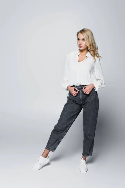 Full Length View Young Woman Jeans White Shirt Posing Hands — Zdjęcie stockowe