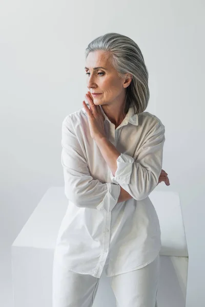 Mature Woman Looking Away Cube Isolated Grey — Stock Photo, Image