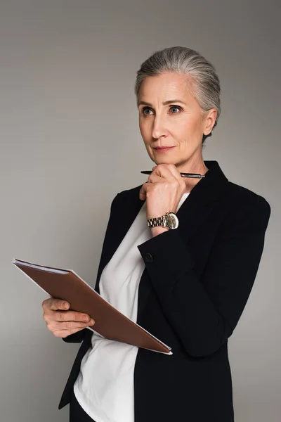 Pensive Businesswoman Holding Pen Paper Folder Isolated Grey — Stock Photo, Image