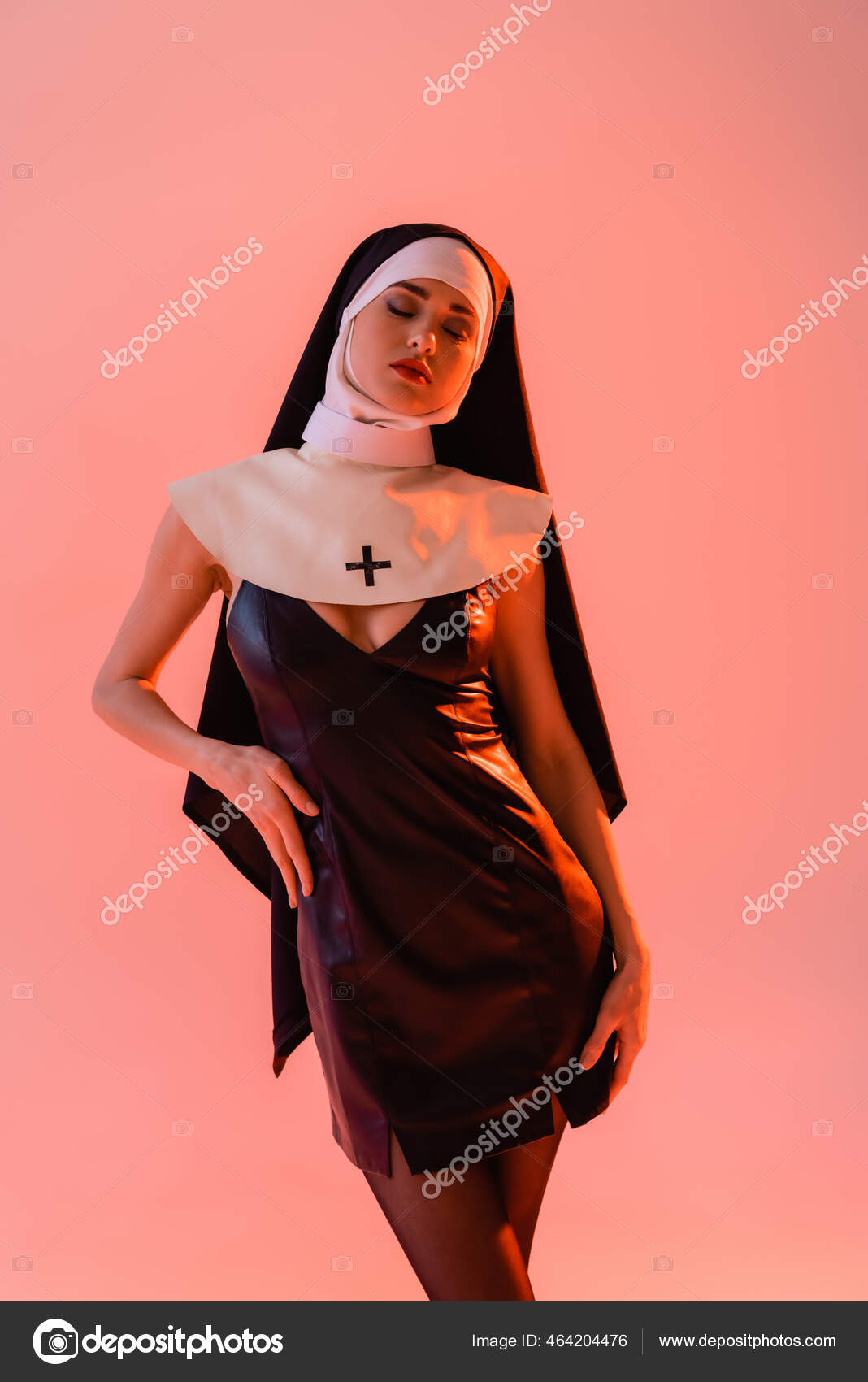 foto de corpo inteiro de mulher sexy com roupas pretas casuais. - imagem  3491904 Foto de stock no Vecteezy