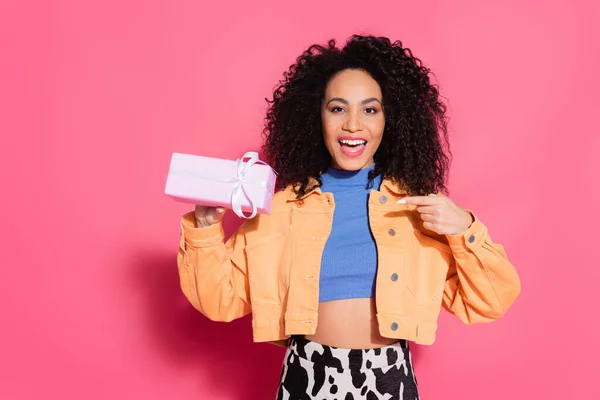 Amazed African American Woman Crop Top Jacket Pointing Present Pink — Stock Photo, Image