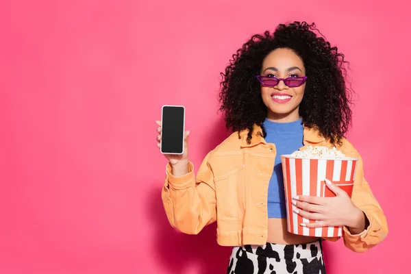 Smiling African American Woman Sunglasses Holding Bucket Popcorn Smartphone Blank — Stock Photo, Image