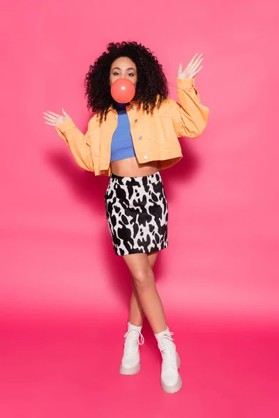 Full Length Confused African American Woman Blowing Bubble Gum Pink — Stock Photo, Image