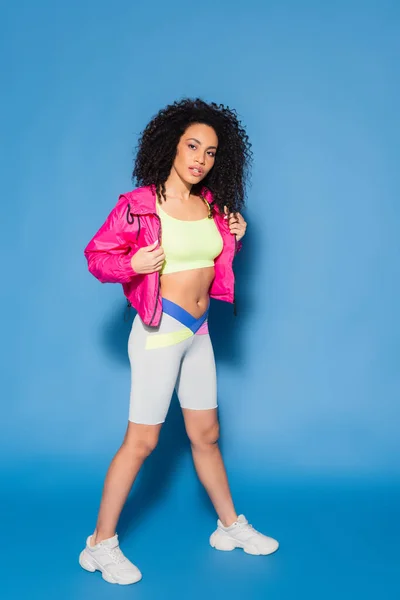 Full Length Curly African American Woman Pink Jacket Crop Top — Stock Photo, Image