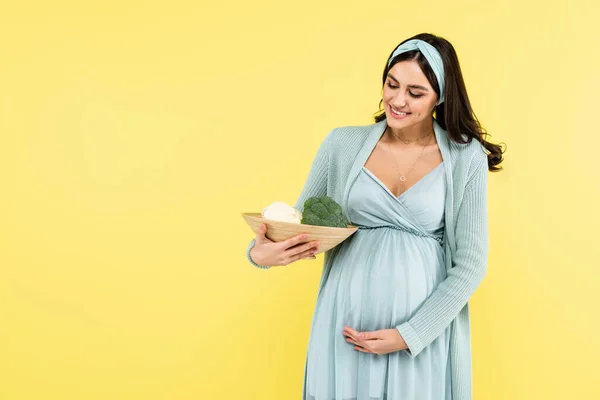 Joyful Pregnant Woman Holding Bowl Fresh Cauliflower Broccoli Isolated Yellow — Stock Photo, Image