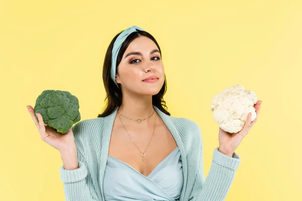 Young Woman Smiling Camera While Holding Cauliflower Broccoli Isolated Yellow — Stock Photo, Image