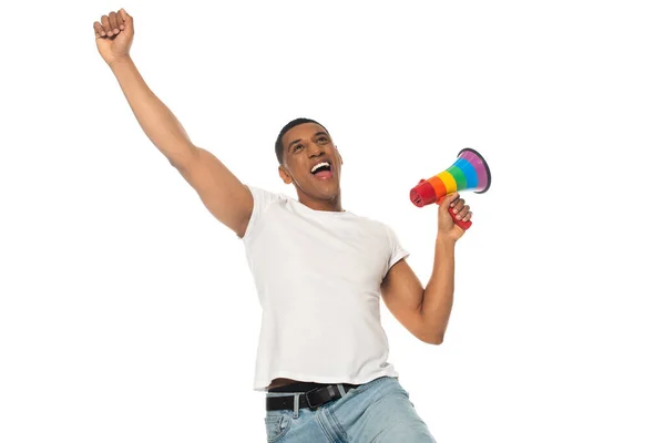Podekscytowany Afroamerykanin Człowiek Wykazując Zwycięstwo Gest Trzymając Lgbt Kolory Megafon — Zdjęcie stockowe