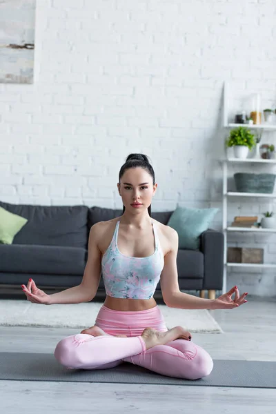 Pretty Barefoot Woman Looking Camera While Meditating Lotus Pose — Stock Photo, Image