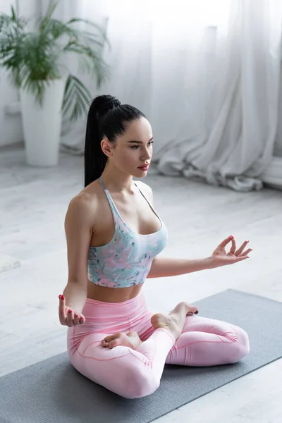 Young Brunette Woman Meditating Lotus Pose Home — Stock Photo, Image