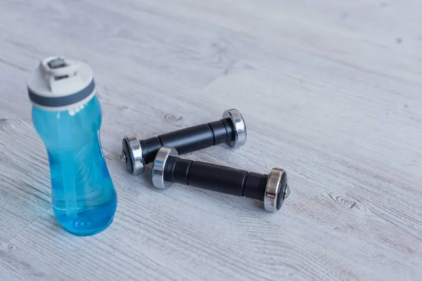 Sports Bottle Water Dumbbells Floor — Stock Photo, Image