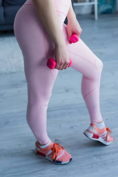 Ausgeschnittene Ansicht Einer Sportlerin Leggings Mit Hanteln — Stockfoto