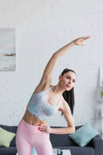 Pretty Woman Sports Bra Doing Side Bend Exercise Raised Hand — Stock Photo, Image