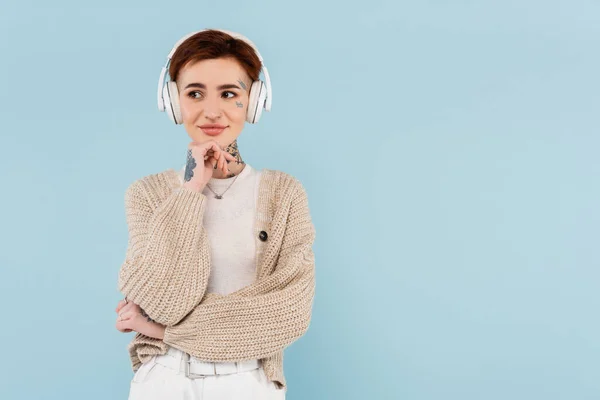 Smiling Woman Tattoos Wireless Headphones Looking Away Isolated Blue — Stock Photo, Image