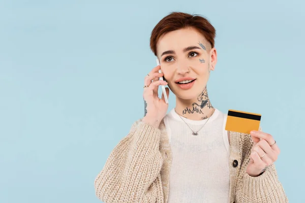 Cheerful Tattooed Woman Holding Credit Card While Making Order Smartphone — Stock Photo, Image