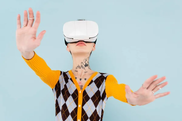 Tattooed Young Woman Headset Gesturing Isolated Blue — Stock Photo, Image