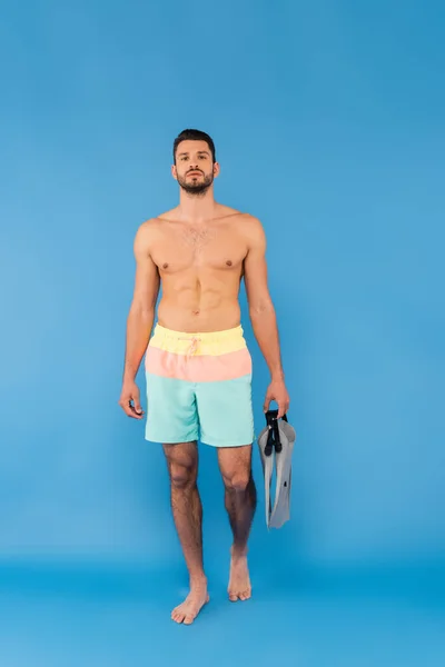 Muscular Man Holding Swimming Flippers Blue Background — Stock Photo, Image