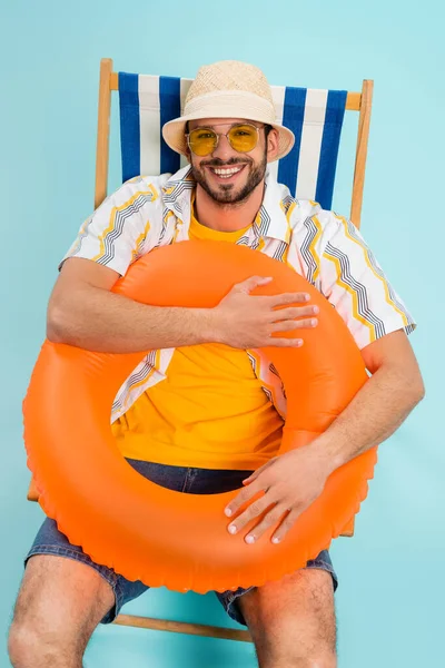 High Angle View Smiling Man Deck Chair Holding Inflatable Ring — Stock Photo, Image