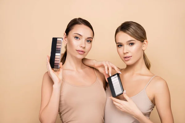 Two Sensual Women Holding Eye Shadows Highlighter Palettes Isolated Beige — Stock Photo, Image