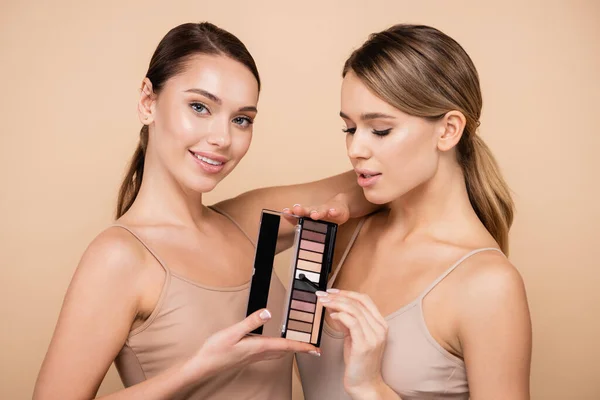 Smiling Woman Holding Eye Shadows Palette Pretty Friend Isolated Beige — Stock Photo, Image