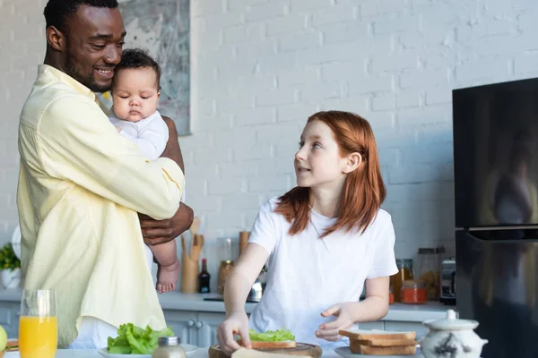 Preteen Child Looking African American Father Infant Sister While Preparing — Stock Photo, Image