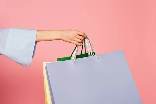 Ausgeschnittene Ansicht Einer Frau Mit Einkaufstaschen Isoliert Auf Rosa — Stockfoto