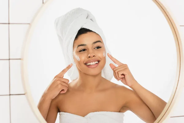 Young African American Woman Pointing Fingers Cheeks Cream Bathroom — Stock Photo, Image