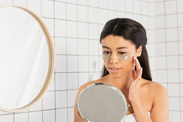 Focused Young African American Woman Holding Hand Face Eye Patches — Stock Photo, Image