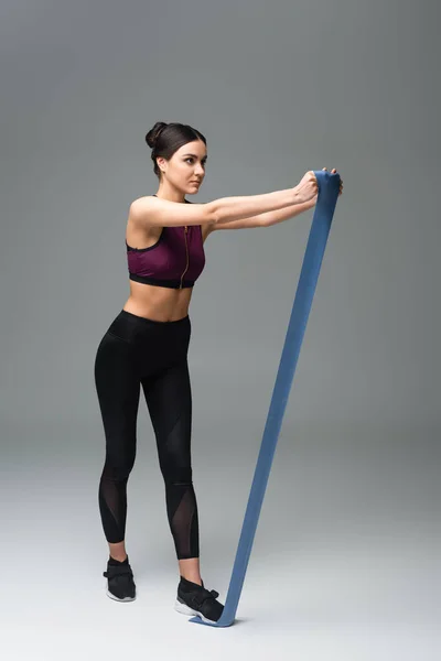 Full Length View Woman Black Sportswear Exercising Elastics Grey Background — Stock Photo, Image