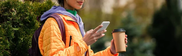 Cropped View African American Woman Using Smartphone Holding Paper Cup — Stock Photo, Image