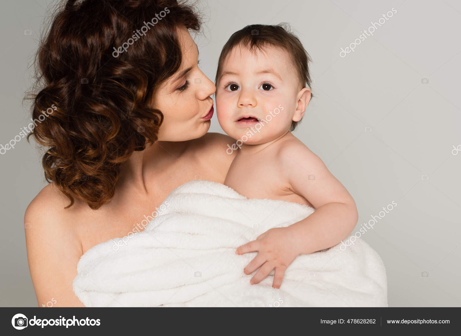 Bebe Serviette Images Libres De Droit Photos De Bebe Serviette Depositphotos