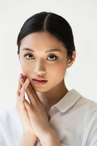 Portret Van Japanse Vrouw Wit Shirt Geïsoleerd Grijs — Stockfoto