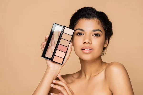 Young African American Woman Bare Shoulders Holding Blush Palette Isolated — Stock Photo, Image