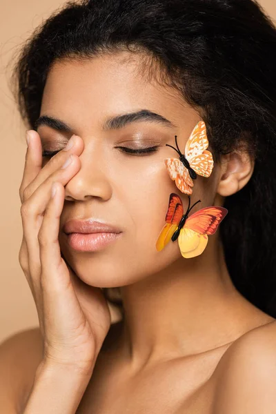 Young African American Woman Closed Eyes Butterflies Cheek Touching Face — Stock Photo, Image