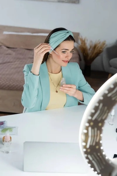 Beauty Blogger Applying Face Serum Laptop Circle Light — Stock Photo, Image