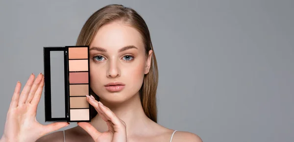 Young Pretty Woman Holding Cosmetic Blush Palette Isolated Grey Banner — Stock Photo, Image