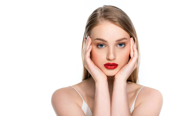 Bonita Mujer Con Ojos Azules Labios Rojos Mirando Cámara Aislada — Foto de Stock