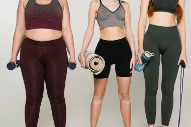 Fitness paspası, dambıllar ve gri üzerinde izole edilmiş ip atlayan kadın sporcular. 